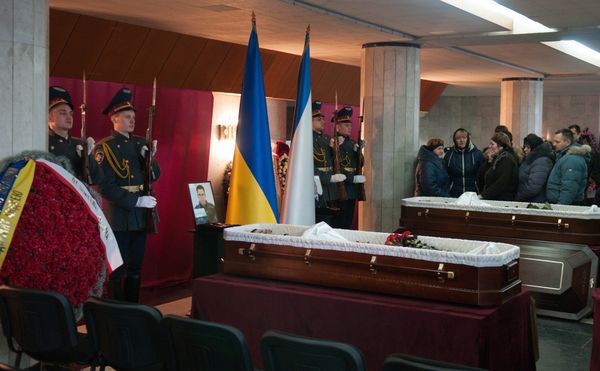 Крымчане провожают в последний путь правоохранителей, погибших на Майдане