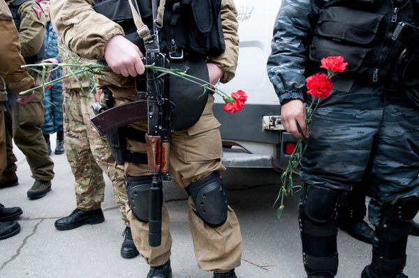 Крымчане провожают в последний путь правоохранителей, погибших на Майдане