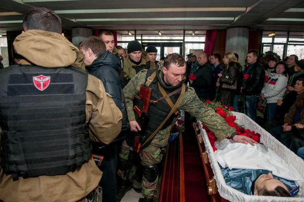 Крымчане провожают в последний путь правоохранителей, погибших на Майдане