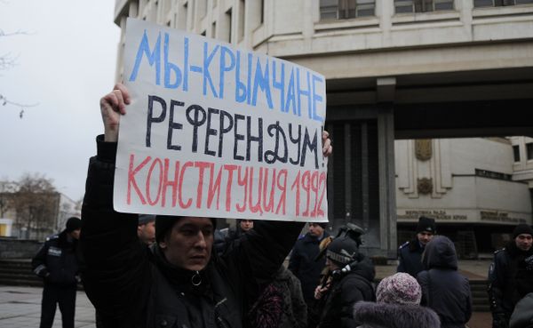 Ситуация в Симферополе 27 февраля 2014 года. 