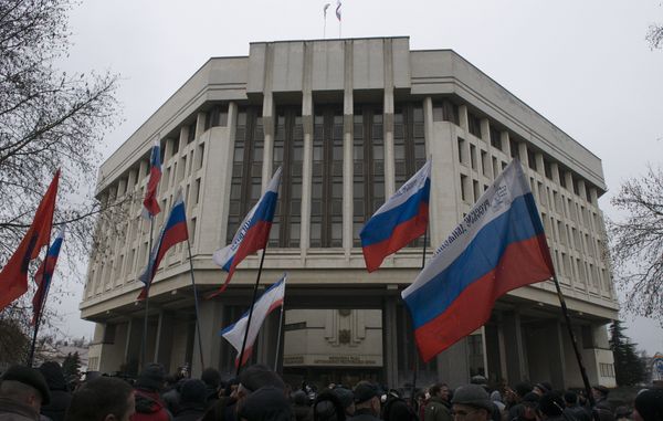 Ситуация в Симферополе 27 февраля 2014 года.