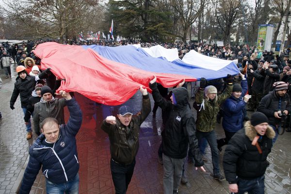 Ситуация в Симферополе 27 февраля 2014 года.