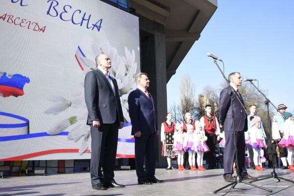 Митинг в Симферополе в честь второй годовщины референдума 2014 года Митинг в Симферополе в честь второй годовщины референдума 2014 года