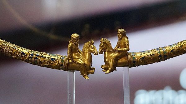 В музее Акрополя (Греция) проходит выставка трех уникальных золотых предметов из скифской коллекции Эрмитажа