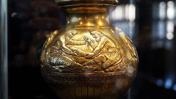 В музее Акрополя (Греция) проходит выставка трех уникальных золотых предметов из скифской коллекции Эрмитажа