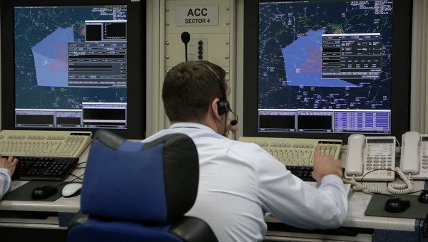 Сотрудник Центра управления полетами