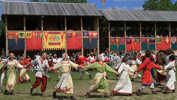 Участники Международного фестиваля Киевская Русь XIII века в Обуховском районе под Киевом Участники Международного фестиваля Киевская Русь XIII века в Обуховском районе под Киевом