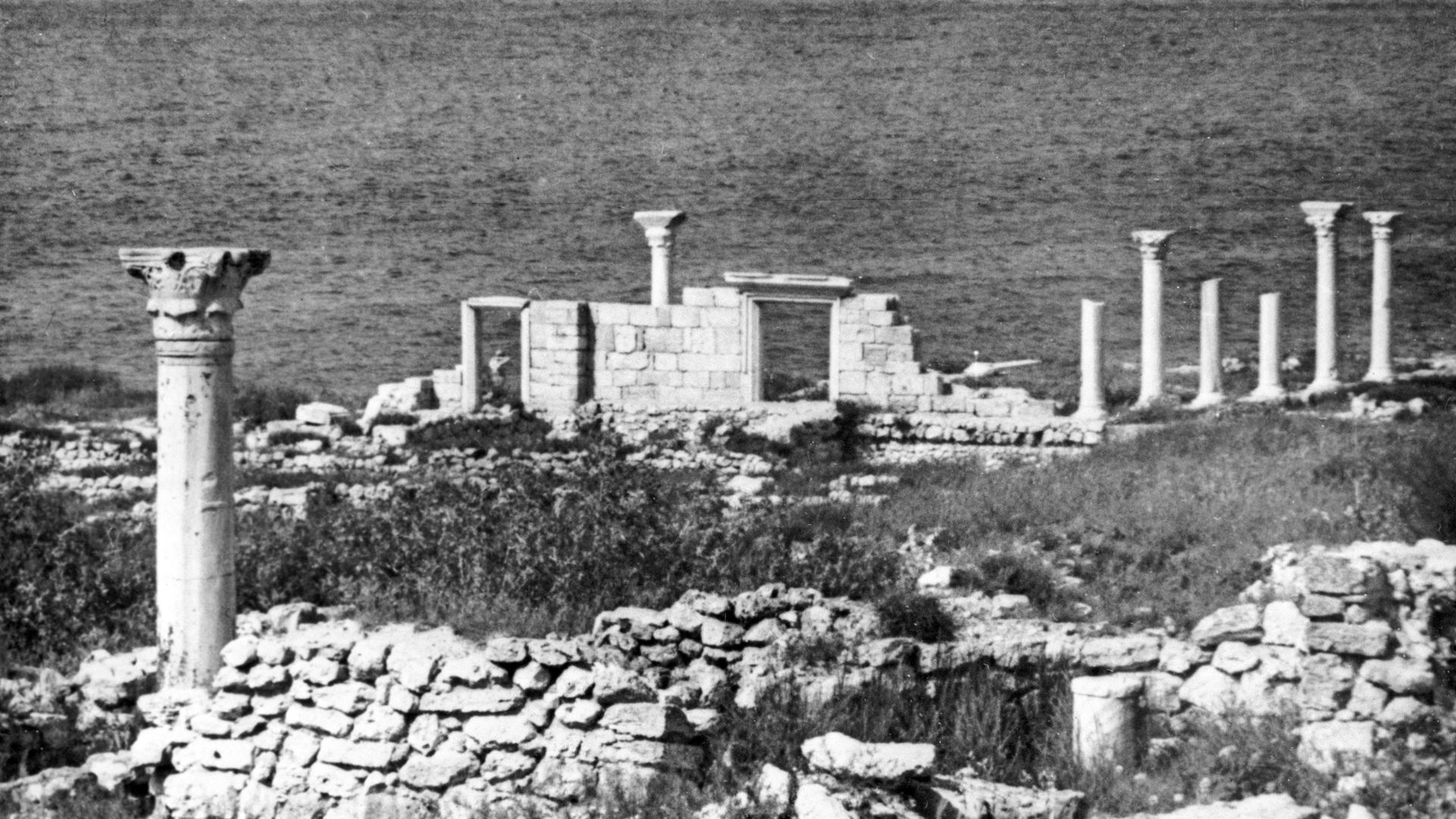Крым в ч/б фото. Базилика 1935 года - РИА Новости, 1920, 19.04.2025