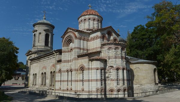 Церковь Иоанна Предтечи в Керчи - один из старейших храмов Крыма. Точное время строительства объекта не известно. Церковь Иоанна Предтечи в Керчи - один из старейших храмов Крыма. Точное время строительства объекта не известно.