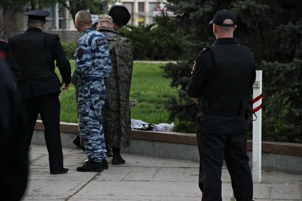 Совмин оцепили из-за взрывоопасного стационарного телефона в пакете