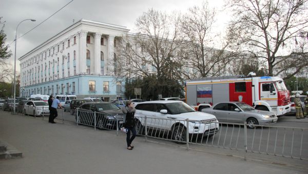Совмин оцепили из-за взрывоопасного стационарного телефона в пакете