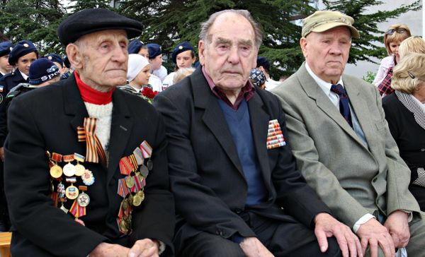 Ветераны Великой Отечественной войны на прибытии Поезда Победы в Симферополь. В центре - участник освобождения Крыма Иван Юрьев Ветераны Великой Отечественной войны на прибытии Поезда Победы в Симферополь. В центре - участник освобождения Крыма Иван Юрьев