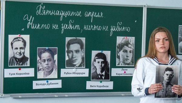 Акция Кораблики Победы в день 72-й годовщины освобождения МДЦ Артек от немецко-фашистских захватчиков.