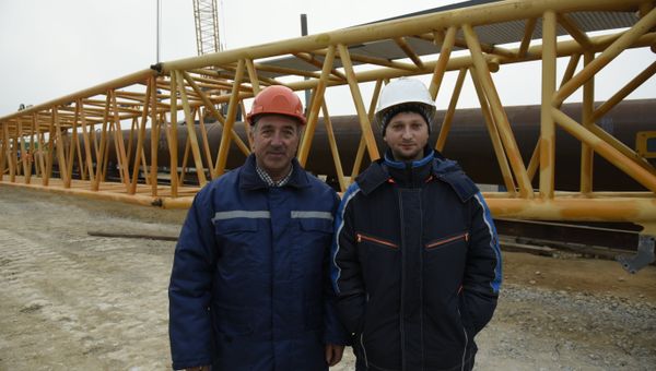 Строительство моста через Керченский пролив. Отец и сын: Василий Иванович и Андрей Кравченко.