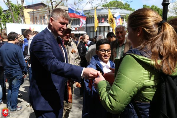 Акция Георгиевская ленточка в Симферополе Акция Георгиевская ленточка в Симферополе