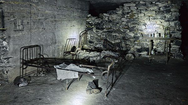 Госпиталь оборонявшихся в Аджимушкайских каменоломнях в годы Великой Отечественной войны (в настоящее время - часть подземной экспозиции Музея истории обороны Аджимушкайских каменоломен в Керчи)