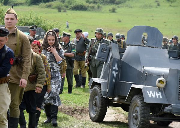 Реконструкция боя времен Великой Отечественной войны в селе Украинка Симферопольского района Реконструкция боя времен Великой Отечественной войны в селе Украинка Симферопольского района