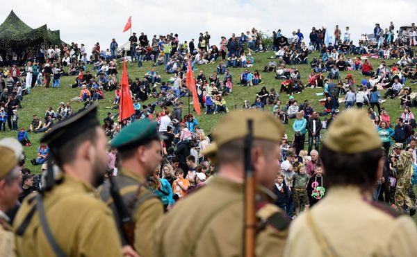 Реконструкция боя времен Великой Отечественной войны в селе Украинка Симферопольского района Реконструкция боя времен Великой Отечественной войны в селе Украинка Симферопольского района