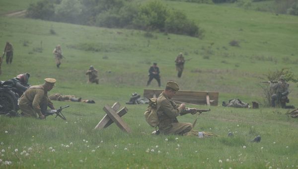 Реконструкция боя времен Великой Отечественной войны в селе Украинка Симферопольского района