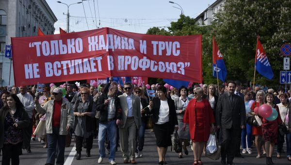 Первомайская демонстрация в Симферополе Первомайская демонстрация в Симферополе