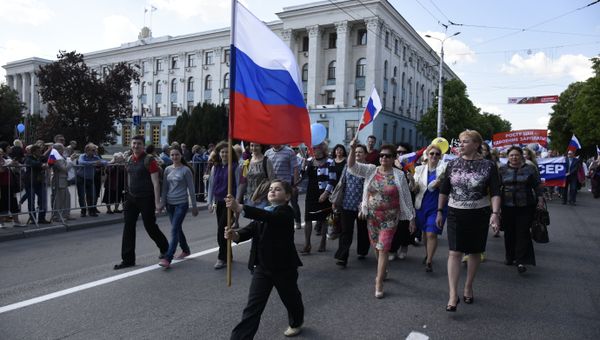 Первомайская демонстрация в Симферополе