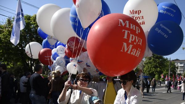 Первомайская демонстрация в Симферополе Первомайская демонстрация в Симферополе
