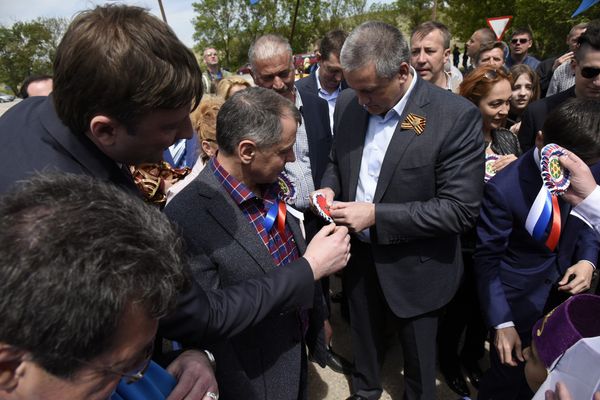 Крымско-татарский национальный праздник Хыдырлез. Глава Республики Крым Сергей Аксенов и председатель Государственного Совета Республики Крым Владимир Константинов. Крымско-татарский национальный праздник Хыдырлез. Глава Республики Крым Сергей Аксенов и председатель Государственного Совета Республики Крым Владимир Константинов.