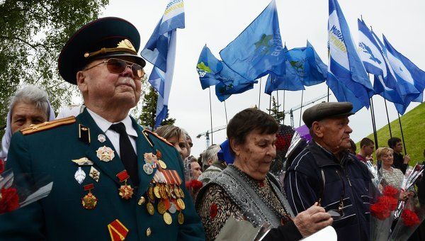 Ветераны Великой Отечественной войны и жители Донецка