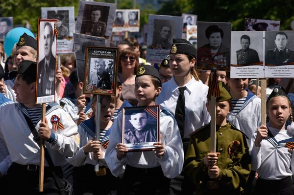 Шествие Бессмертного полка в Севастополе.