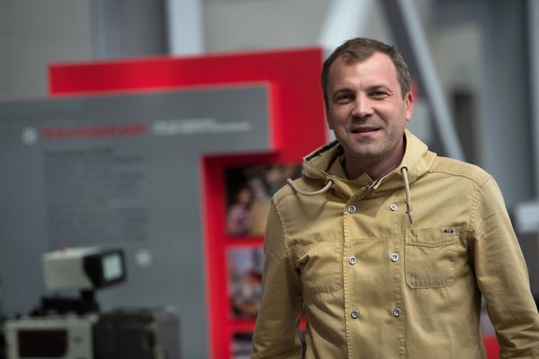Ведущий программы Специальный корреспондент Евгений Попов на канале Россия-1 в здании Всероссийской государственной телевизионной и радиовещательной компании (ВГТРК)