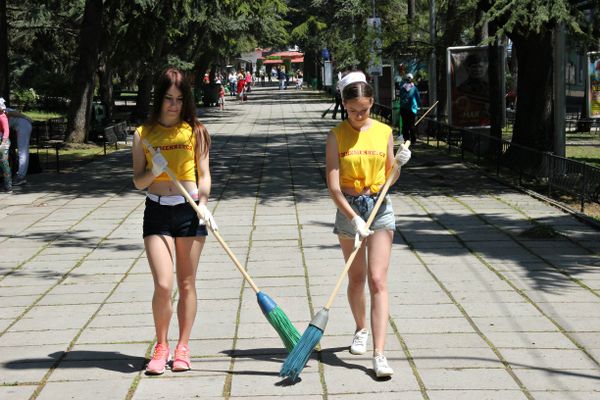 Субботник в бикини в Алуште