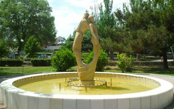 Фонтан Влюбленные в Феодосии
