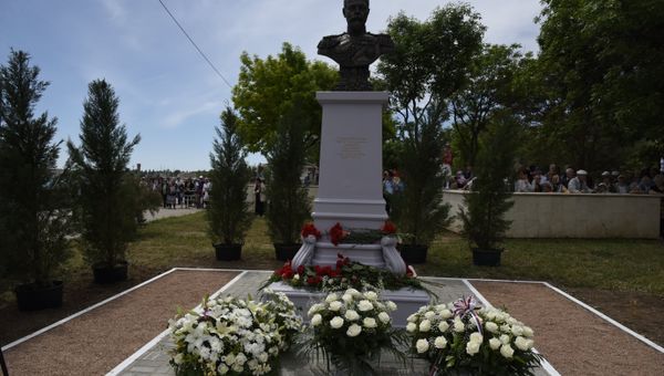 В Евпатории открыли бюст императору Николаю II