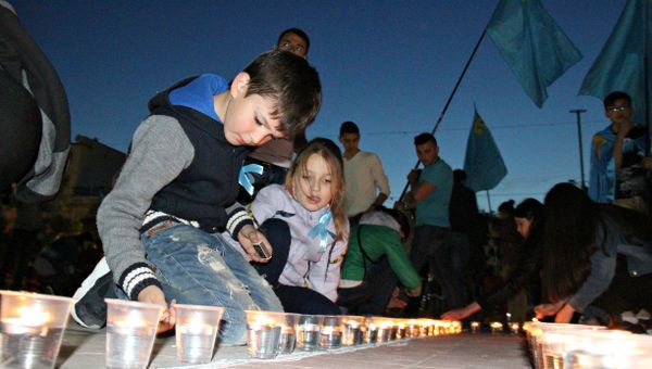 Акция Зажги огонь в своем сердце, посвященная годовщине депортации крымско-татарского народа, в Симферополе Акция Зажги огонь в своем сердце, посвященная годовщине депортации крымско-татарского народа, в Симферополе