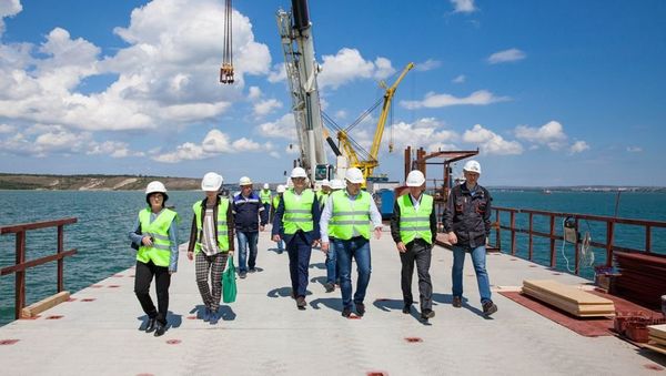 Руководитель Росавтодора Роман Старовойт посетил объекты инфраструктуры на месте строительства моста через Керченский пролив Руководитель Росавтодора Роман Старовойт посетил объекты инфраструктуры на месте строительства моста через Керченский пролив
