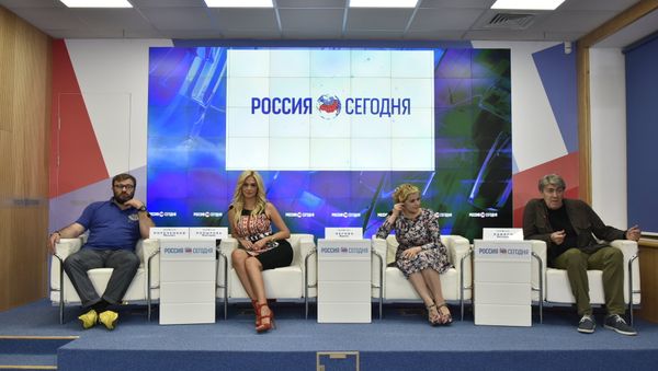 Пресс-конференция: Год российского кино. Слева направо: заслуженный артист Российской Федерации Михаил Пореченков, актриса и ведущая Виктория Лопырева, заслуженная артистка Российской Федерации Ирина Пегова, режиссер театра и кино Виталий Павлов.