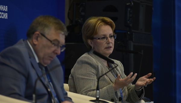 Форум Здоровье людей – основа успешного развития России в Ялте. Министр здравоохранения РФ Вероника Скворцова (справа) и председатель Комитета СФ ФС РФ по социальной политике Валерий Рязанский Форум Здоровье людей – основа успешного развития России в Ялте. Министр здравоохранения РФ Вероника Скворцова (справа) и председатель Комитета СФ ФС РФ по социальной политике Валерий Рязанский