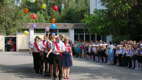В школах Крыма прозвенел последний звонок