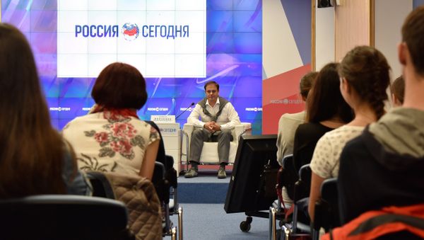 МИА Россия сегодня провело мастер-класс для будущих журналистов Крыма. Руководитель регионального подразделения МИА Россия сегодня в Симферополе Вадим Волченко.