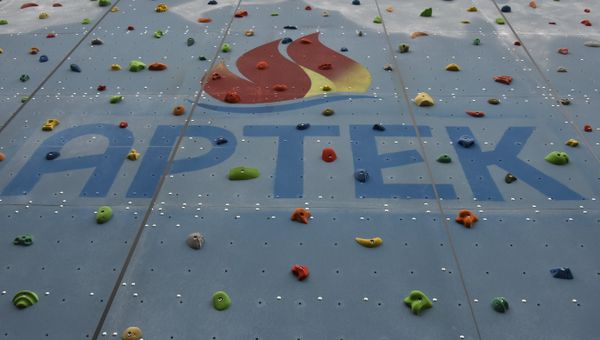 На территории Международного детского центра Артек открылся новый скалодром
