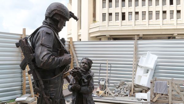 Установка памятника вежливым людям в Симферополе