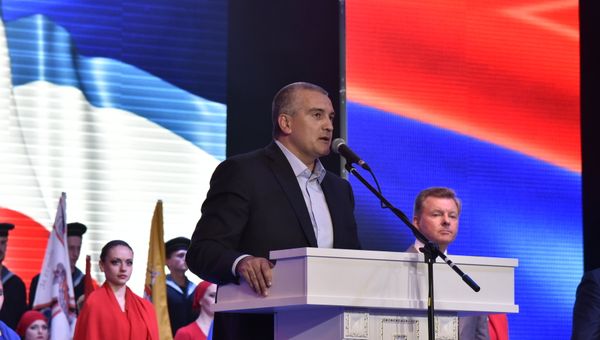 Глава Республики Крым Сергей Аксенов выступает на открытии X Международного фестиваля Великое русское слово в Ялте