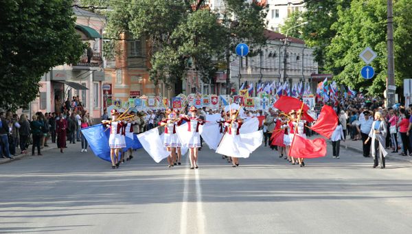 Праздничное шествие в честь 232-летия Симферополя