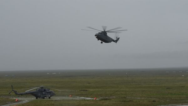 Боевые вертолеты в небе над Крымом