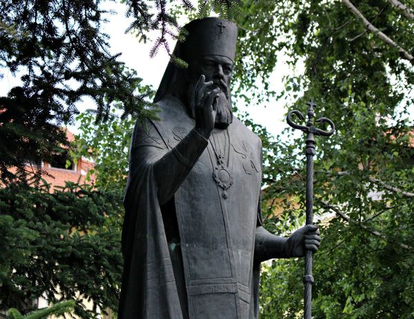 Святитель Лука. Памятник в Симферополе