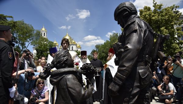 Открытие памятника Вежливым людям в Симферополе