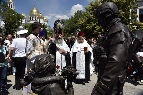 Открытие памятника Вежливым людям в Симферополе