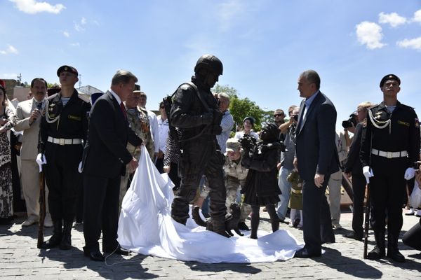 Открытие памятника Вежливым людям в Симферополе