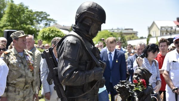Открытие памятника Вежливым людям в Симферополе