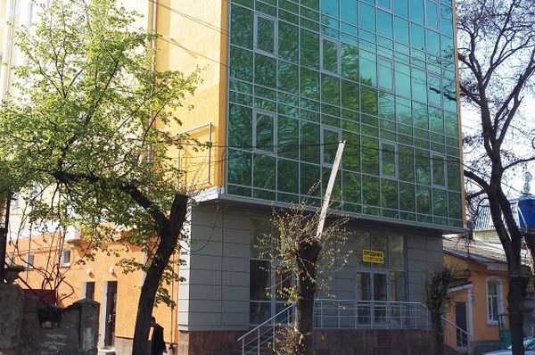 В центре Симферополе вместо частного дома построили многоквартирную 9-этажку